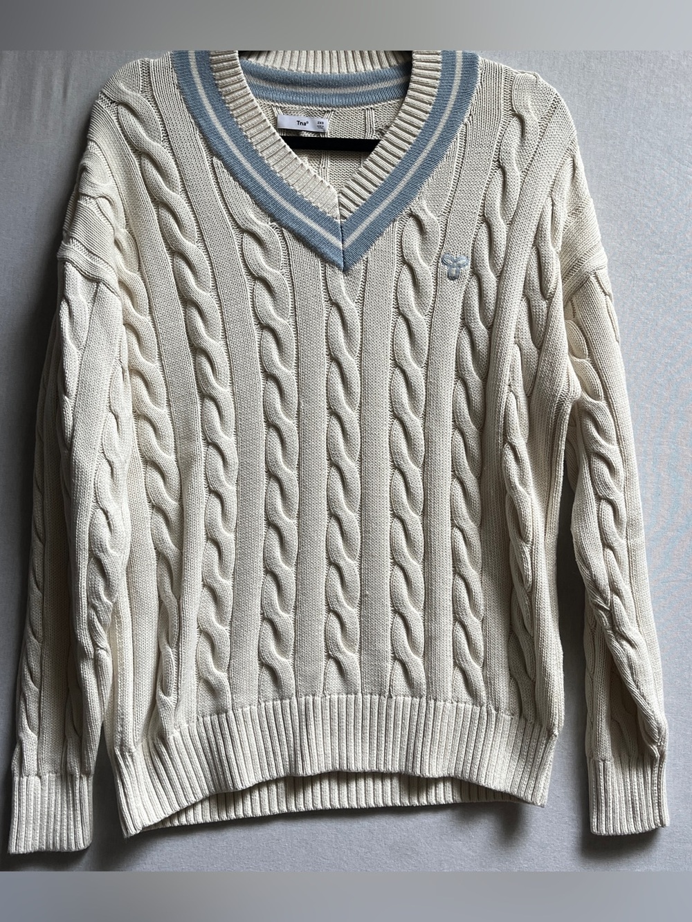 TNA Aritzia Cream Cable Knit V-Neck Varsity Sweater M - 21.5 PTP